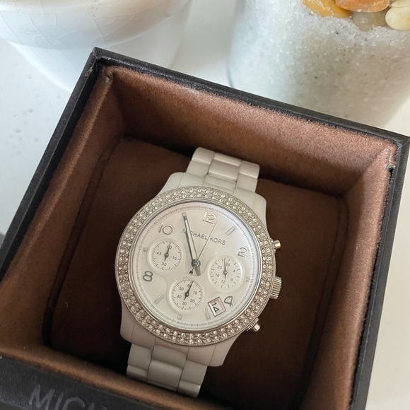 Micheal kors watch - Picture 2 of 3